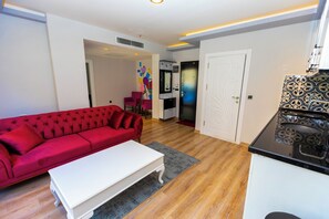 Suite clàssica, balcó, vistes al riu | Sala d'estar