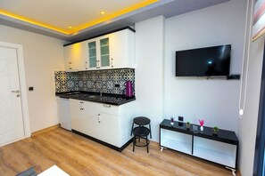 Suite clàssica, balcó, vistes al riu | Cuina privada