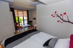 Suite clàssica, balcó, vistes al riu