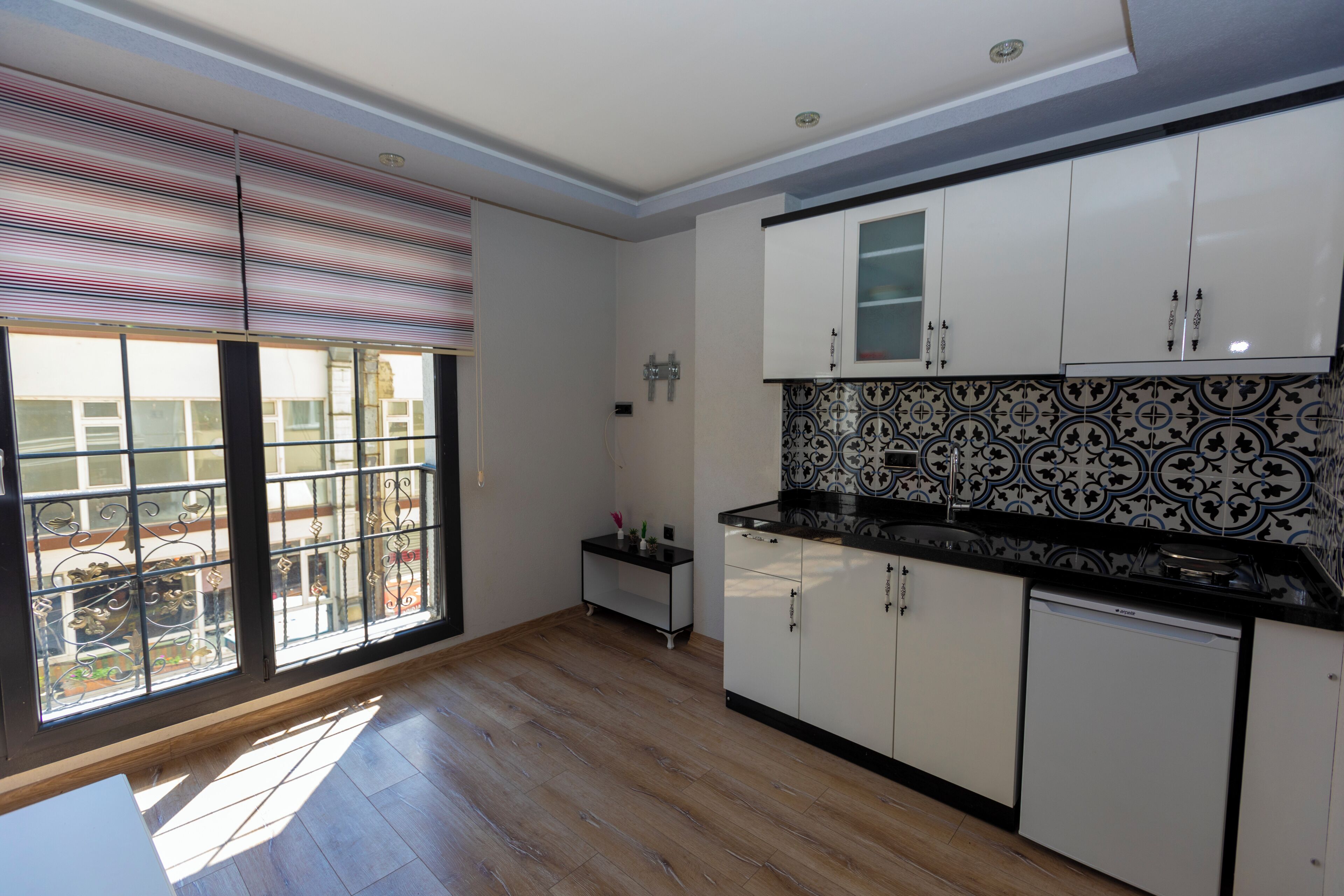 Classic Suite, Balcony, City View | Shared kitchen