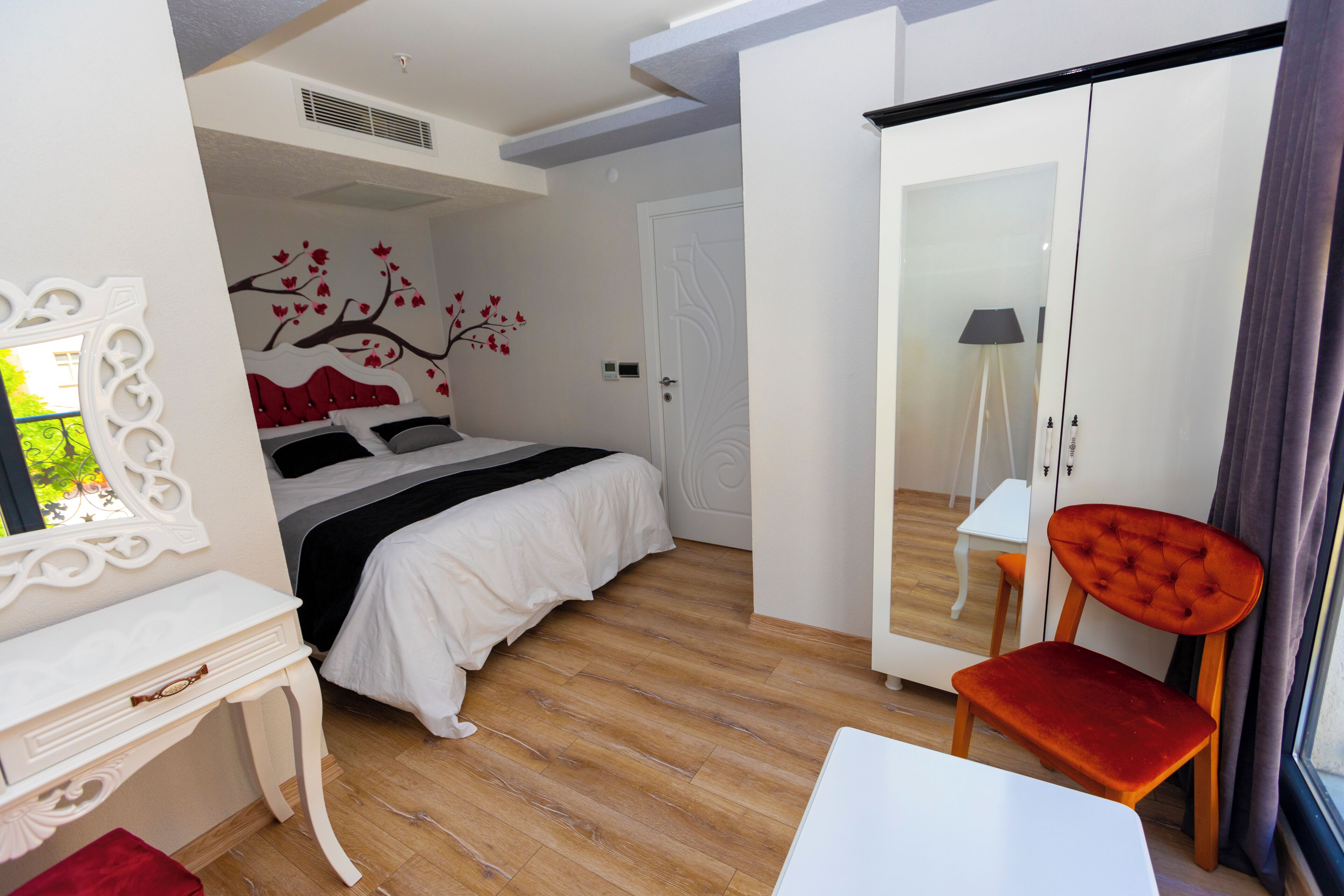 Suite clàssica, balcó, vistes al riu