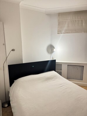 Room - Bright modern 1-bed apartment in prime Chelsea w/stunning white interiors! (London)
