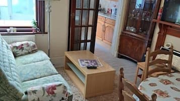 Comfort House, Garden View | Living area