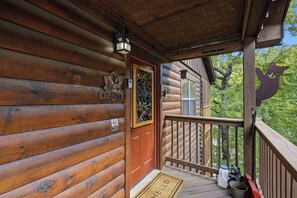 Exterior detail - New Listing, Game Room. Hot Tub, Pool Access +Free Attractions! (Sevierville)