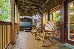Terrace/patio - New Listing, Game Room. Hot Tub, Pool Access +Free Attractions! (Sevierville)