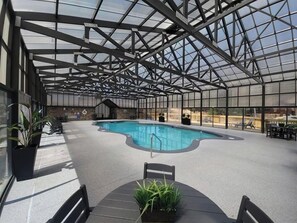 Piscina coperta, una piscina riscaldata