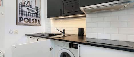 Fridge, microwave, stovetop, dishwasher