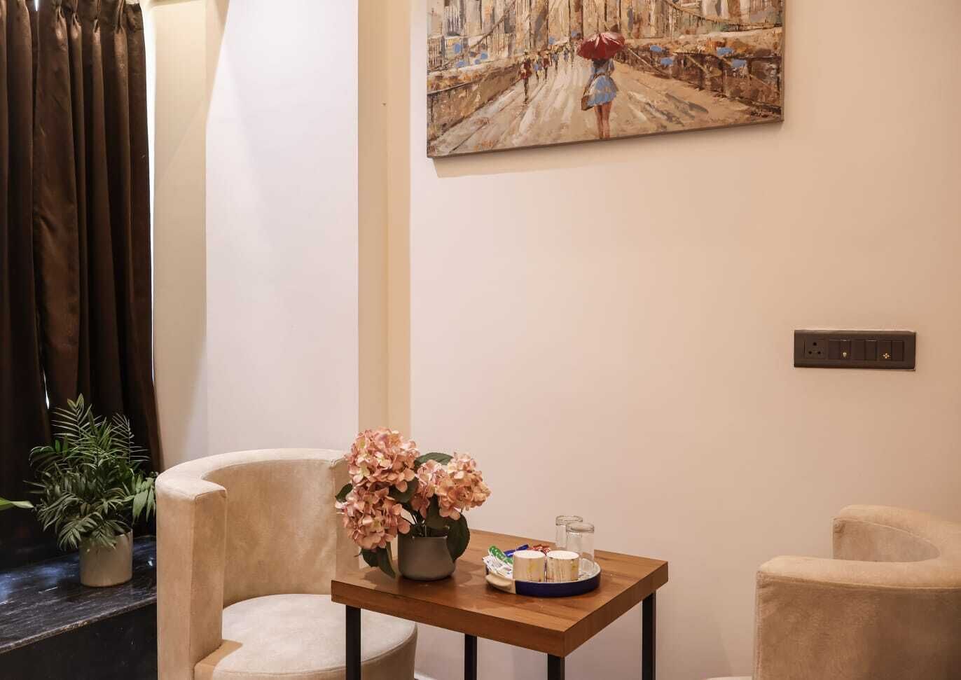 Escritorio, espacio para trabajar con laptop y wifi gratis 