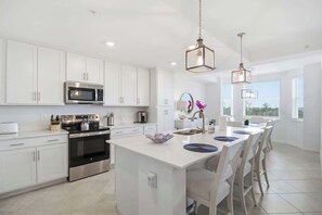 Fridge, microwave, oven, stovetop - Wellen Park G&CC - 2 bed 2 bath with golf (Venice)