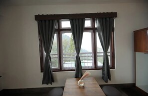 Premium-værelse - bjergudsigt | Spiseområde