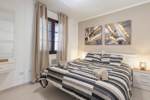 1 bedroom, WiFi, bed sheets - Vacation Home 'Oasis' with Shared Pool, Private Terrace and Wi-Fi (Castillo Caleta de Fuste)