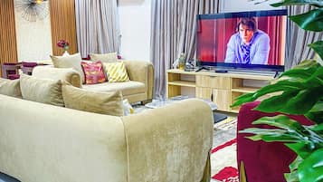 Economy Apartment, Balcony, City View | Living area