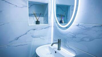 Economy Apartment, Balcony, City View | Bathroom