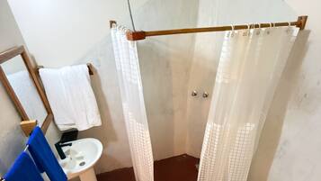 Habitació doble o amb dos llits individuals, vistes al jardí | Bany