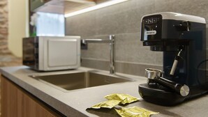 茶具/咖啡用具、冰箱、微波炉、炉灶