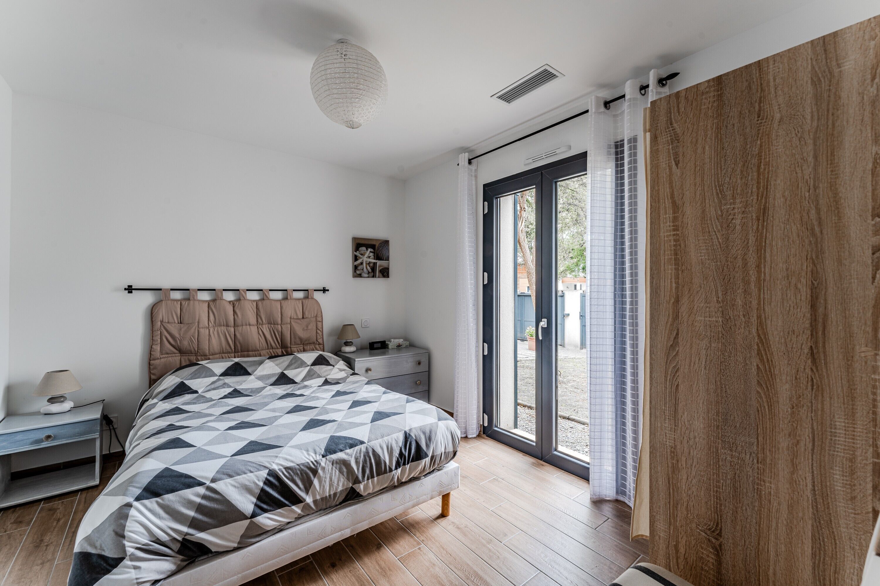 3 bedrooms, iron/ironing board, bed sheets, wheelchair access