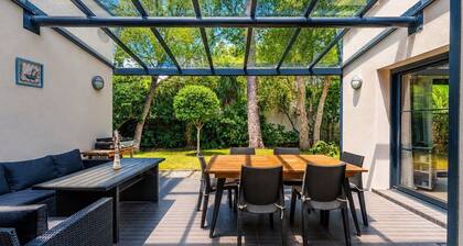 Villa 'Le Rêve' in Mimizan Plage with Terrace, Garden and Air Conditioning