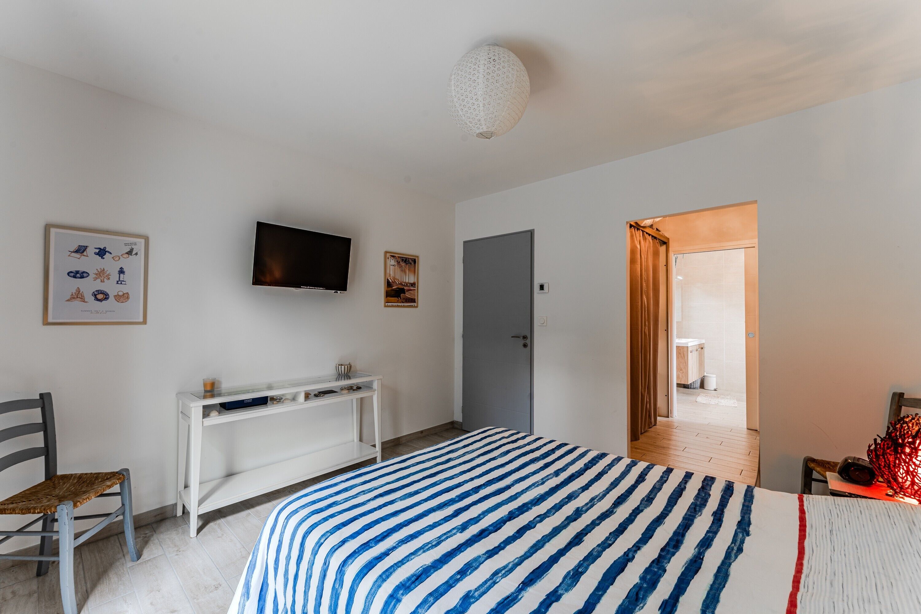 3 chambres, fer et planche à repasser, draps fournis