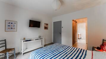 3 chambres, fer et planche Ă repasser, draps fournis