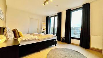 2 slaapkamers, een bureau, een strijkplank/strijkijzer, internet
