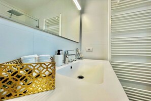 Bathroom - Sparkling Antwerp Penthouse near Hub (Antwerpen)