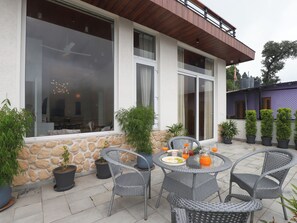 Deluxe Villa, Mountain View | Tempat makan luar