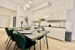 Dining - Antwerp Retreat with Kosher Kitchen (Antwerpen)
