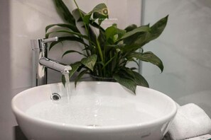 Bathroom - Hanoi Maya Boutique Hotel (Hoan Kiem)