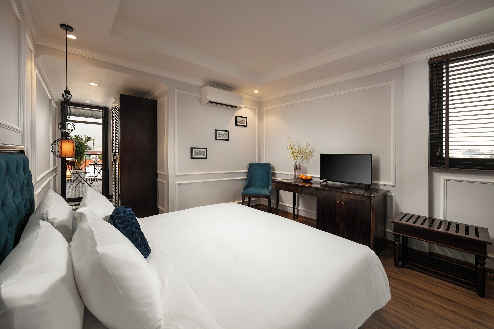 Family Room, City View