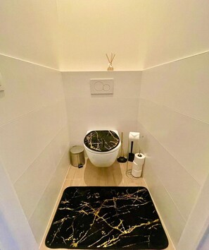 Shower, hair dryer - Lange Leemstraat Home near Station (Antwerpen)