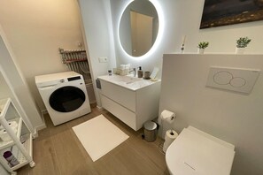 Shower, hair dryer, towels - Kievitstraat King Stay near Zoo (Antwerpen)