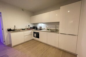 Fridge, microwave, oven, stovetop - Kievitstraat King Stay near Zoo (Antwerpen)