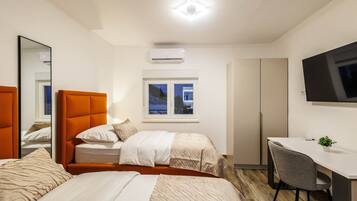 5 bedrooms, iron/ironing board