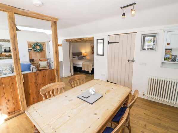 Dining - Hallidays Cottages - The Cottage (Oakham)