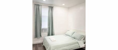 3 habitaciones, tabla de planchar con plancha, wifi y ropa de cama