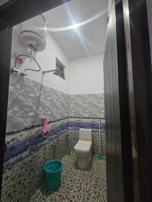 Bathroom - The Kailasham Hotel (Kedarnath)