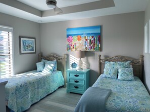 3 bedrooms, iron/ironing board, WiFi, bed sheets - Fabulous 3-bedroom house w/pool in Rotonda West May-Dec. Monthly/2 week rentals. (Rotonda West)