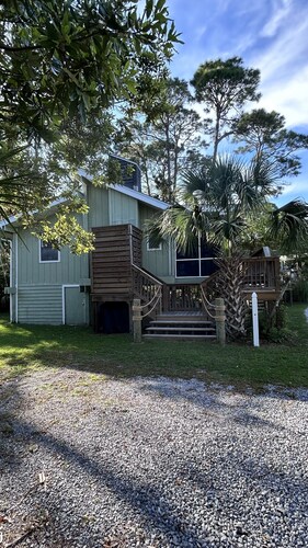 Breezy Bay Cabin – A Cozy Bayfront Retreat for Couples & Small Families