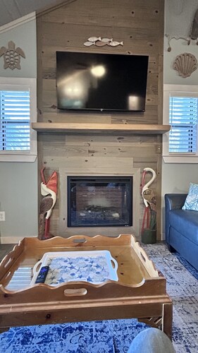 Breezy Bay Cabin – A Cozy Bayfront Retreat for Couples & Small Families