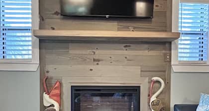 Breezy Bay Cabin – A Cozy Bayfront Retreat for Couples & Small Families