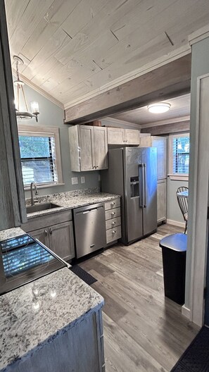 Interior - Breezy Bay Cabin – A Cozy Bayfront Retreat for Couples & Small Families (Cape San Blas)
