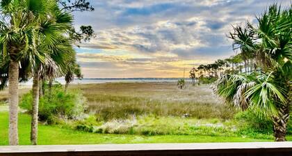 Breezy Bay Cabin – A Cozy Bayfront Retreat for Couples & Small Families