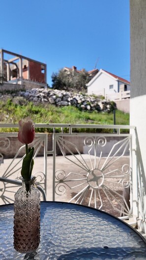 Balcony - Adrian's Beach House by Max Gastro (Marina)