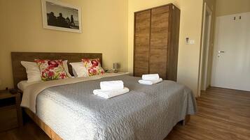 Quarto casal ou duplo standard, sacada, vista para o oceano