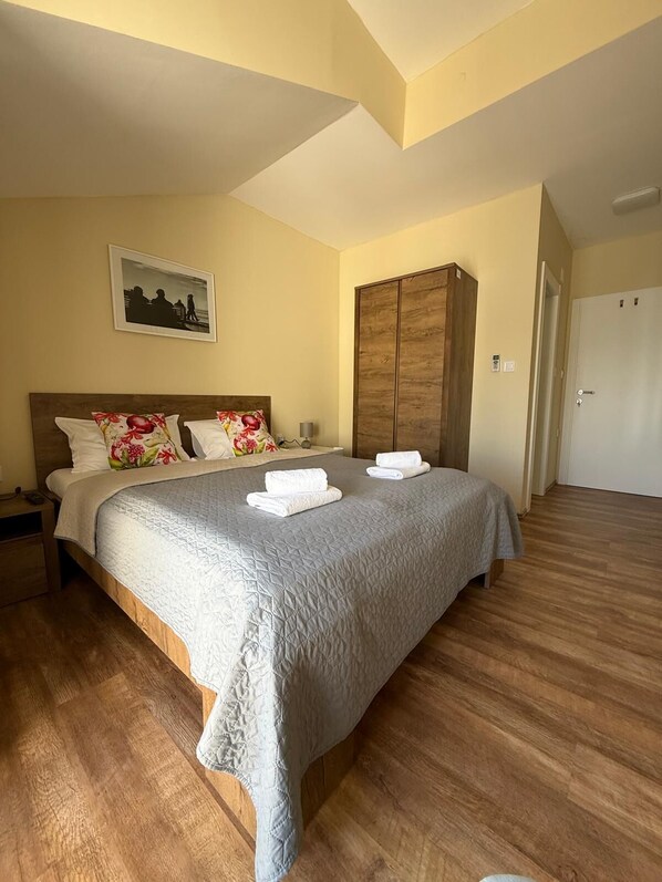 Room - Adrian's Beach House by Max Gastro (Marina)