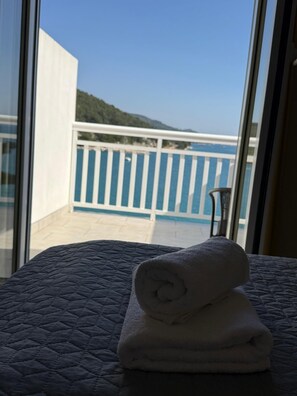 Room - Adrian's Beach House by Max Gastro (Marina)