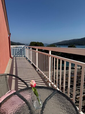 Familien-Vierbettzimmer, Balkon, Meerblick | Balkon