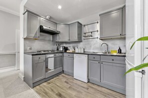 House - 2BR Kensington Modern Retreat 1 Min From Station (London)