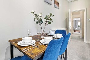 House - 2BR Kensington Modern Retreat 1 Min From Station (London)