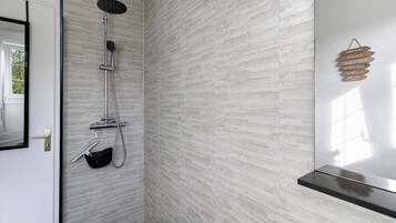 Een douche, een haardroger